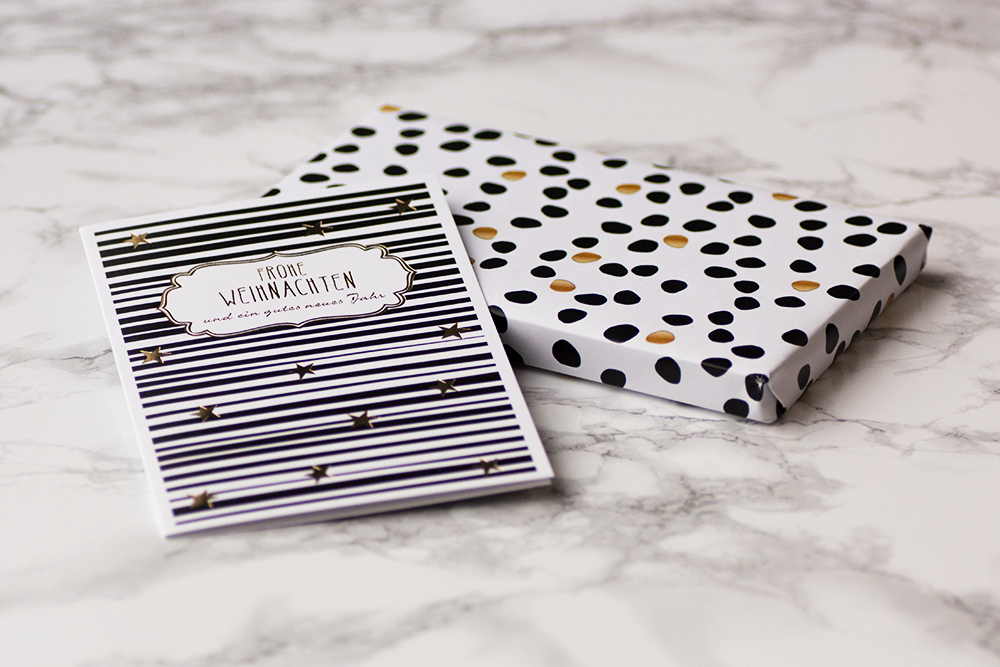 Freebie: Geschenkpapier für Weihnachten in schwarz-weiß - Hanra